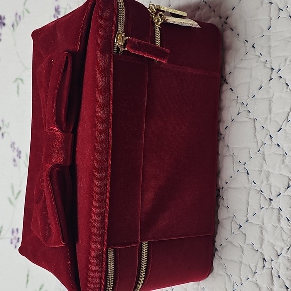 Estee Lauder Red Velvet Cosmetic Bag with Bow - Picture 3 of 8
